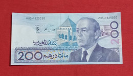 MAROC : Billet De 200 Dirhams (Hassan II) 1987 "UNC" N° De Série : 85/825030 - Maroc