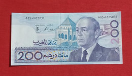 MAROC : Billet De 200 Dirhams (Hassan II) 1987 "UNC" N° De Série : 85/825031 - Marokko