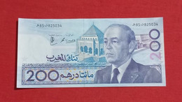 MAROC : Billet De 200 Dirhams (Hassan II) 1987 "UNC" N° De Série : 85/825034 - Marokko