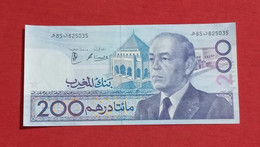 MAROC : Billet De 200 Dirhams (Hassan II) 1987 "UNC" N° De Série : 85/825035 - Morocco
