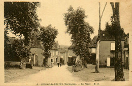 Siorac De Belvès * La Place Du Village * Villageois - Autres & Non Classés