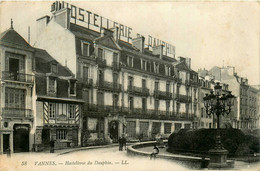 Vannes * Place Et Hostellerie Du Dauphin * Hôtel - Vannes