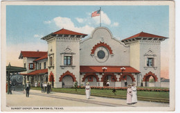 CPA ETATS UNIS TEXAS SAN ANTONIO  Sunset Depot - Avec Train En Gare, Personnages, Couleur - San Antonio