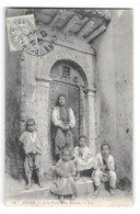 (33423-00) Alger - A La Porte De La Maison - Children