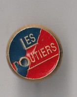 SOU- PIN'S  THEME  TRANSPORT LES ROUTIERS   PIN'S  TOUS DIFFERENTS - Transports
