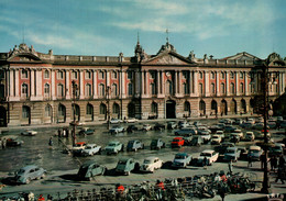 CPSM - TOULOUSE - Le Capitole Place (voitures Citroën 2cv) … Edition Théojac - Toulouse
