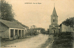 Leurville * La Rue De L'église Du Village * Lavoir - Autres & Non Classés