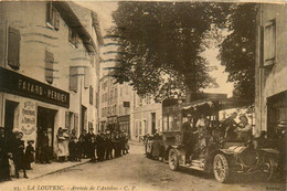 La Louvesc * Arrivée De L'autobus Dans La Rue De La Commune * Bus Autocar * Bureau FAYARD PERRIER - La Louvesc