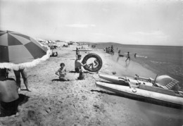 MARSEILLAN  LA PLAGE AVEC PEDALO - Marseillan