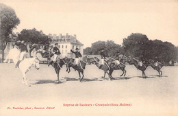 CPA - MILITARIAT - SAUMUR - Reprise De Sauteurs - Croupade - Sous Maîtres - Cavalerie - Regimenten