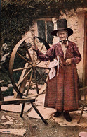 Pays De Galles (Wales) Welsh Costume (Costume Traditionnel Gallois) Femme Au Rouet (Woman At The Spinning Wheel) - Europe