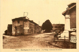 Burdignes * Croisement De Routes Dans Le Village * Le Monument - Sonstige & Ohne Zuordnung