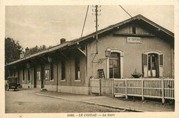 Le Coteau * Façade De La Gare Du Village * Ligne Chemin De Fer - Andere & Zonder Classificatie