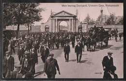 REPRODUCTION ANGLETERRE - Portsmouth, Men Leaving Dockyard - Unicorn Gate - Portsmouth