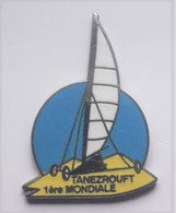 V376 Pin's PLANCHE CHAR A VOILE Tanezrouft Afrique Sahara Algérie Mali Qualité EGF Version Jaune Achat Immédiat - Sailing, Yachting