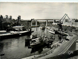 Brest * Les Frégates Au Pont De L'harteloire * Navire De Guerre * Militaria * Grue - Brest