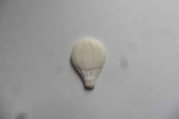 Fève Ancienne Blanche En Plastique - Ballon Montgolfière - Frühe Figuren