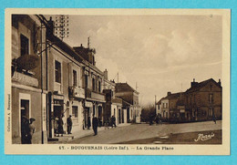 * Bouguenais (Dép 44 - Loire Atlantique - France) * (Nozais, Nr 17 - Collection A. Bourmand) La Grande Place, Animée - Bouguenais