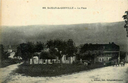 St Jean De Gonville * La Place Du Village * épicerie Mercerie - Zonder Classificatie