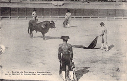 CPA - CORRIDA - 5 - Course De Taureaux - Banderillero Se Préparant à Banderiller Au Demi Tour - Corridas