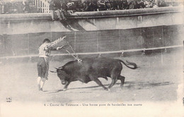 CPA - CORRIDA - 6 - Course De Taureaux - Une Bonne Paire De Banderilles Aux Cuarto - Corridas