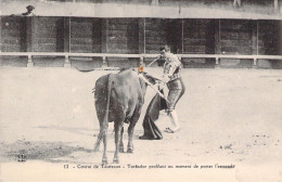 CPA - CORRIDA - 12 - Course De Taureaux - Toréador Profilant Au Moment De Porter L'estocade - Stierkampf