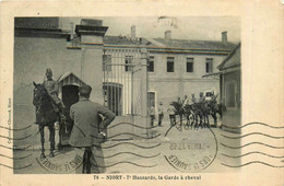 Niort * La Caserne Du 7ème Régiment De Hussards * La Garde à Cheval * Militaria - Niort