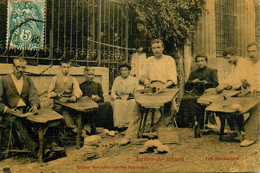 Salies De Béarn * Les Sandaliers * Thème Métier Chaussures Sandales Sandalier * Cpa Toilée Colorisée 1908 - Salies De Bearn