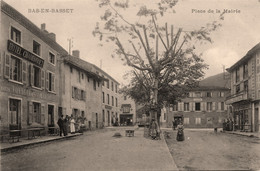 Bas En Basset * La Place De La Mairie * Hôtel CHAMBONNET - Autres & Non Classés