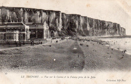 LE TREPORT, VUE SUR LE CASINO ET LA FALAISE PRISE DE LA JETEE, BELLE ANIMATION REF 4769 VEZ - Casinos