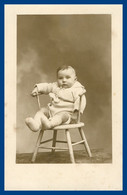 * Cp Photo - ALES - ALAIS - Bébé Sur Une Chaise Position Adulte - Montage - Photo CHATEAUNEUF - Alès