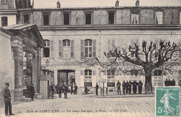 CPA - MILITARIAT - CASERNE - Ecole De St Cyr - Un Vieux Souvenir - Le Poste - ND PHOT - Casernas