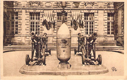 CPA - MILITARIAT - VERDUN - L'Hôtel De Ville - La Cour D'Honneur - Bombe De 1000 Kg Allemande - Autres & Non Classés