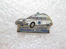 PIN'S    CITROËN   CX  AMBULANCE   MORZINE AVORIAZ   CH. BAUD - Citroën