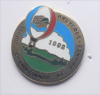 V393 Pin's Montgolfière Balloon Bruyères Vosges Conseil Général Championnat France 1992 Qualité EGF Achat Immédiat - Mongolfiere