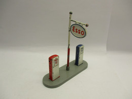 Dinky Toys  Pompes ESSO - Dinky