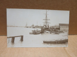 LITTLEHAMPTON (Angleterre) Carte Photo Bord De Mer Bateau - Autres & Non Classés