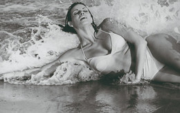 RAQUEL WELCH PHOTO POSTCARD (dic22)-rp - Femmes Célèbres