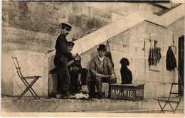 CPA PARIS Petits Metiers Tondeur De Chiens Sur Les Berges De La Seine (1245861) - Petits Métiers à Paris