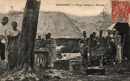 N°101518 -cpa Dahomey -village Indigène à Abomey- - Dahomey