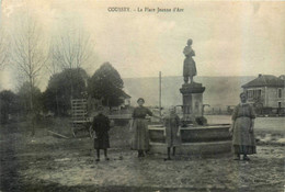 Coussey * La Place Jeanne D'arc * Villageois - Coussey