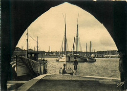 Concarneau * Vieille Porte Dans La Ville Close * Bateaux - Concarneau