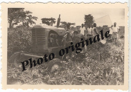 Photo Originale - RWANDA Kigali ? Tracteur MASSEY HARRIS 744 D Avec Chenille Fabriqué Au Royaume-Uni Ecosse Années 50 - Rwanda