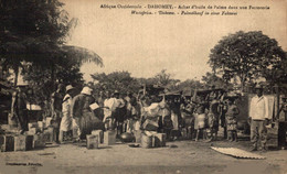 AFRICA. DAHOMEY. - Achat D'huile De Palme Dans Une Factorerie - Dahomey