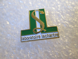 PIN'S    LABORATOIRE LACHARTRE - Médical