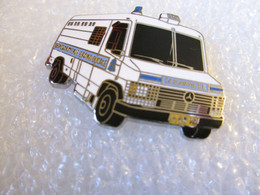 PIN'S    MERCEDES-BENZ  FOURGON  GENDARMERIE Email Grand Feu DEHA - Mercedes