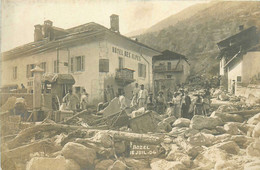 Bozel * Carte Photo * La Crue Catastrophe Du 16 Juillet 1904 * Hôtel Des Alpes * Villageois Dans Les Décombres - Bozel