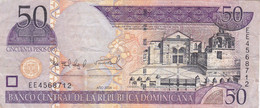 BILLETE DE REP. DOMINICANA DE 50 PESOS ORO DEL AÑO 2004 SERIE EE (BANKNOTE) - Dominicaine