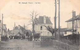 22-6589 : DANGE PRES CHATELLERAULT. LA GARE. PASSAGE A NIVEAU - Dange Saint Romain