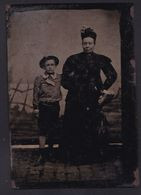 VERS 1850 !! PHOTO DAGUERREOTYPIE MONTEE - DAME AVEC GARCON COSTUME MARINE - ANNEES 1850 COTE BELGE - RARE !! DAGUERRE - Alte (vor 1900)